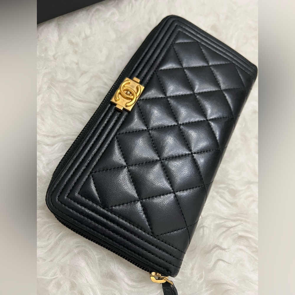 CHANEL Black Quilted Leather Zip Wallet with Gold CC Accent